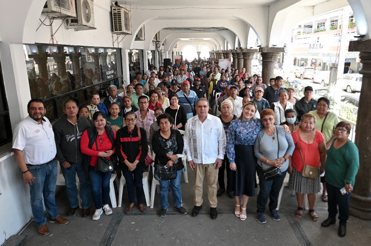 Gobierno de Tuxpan y DIF Municipal entregan en forma gratuita lentes graduados que mejorarán la calidad de vida de la población beneficiada