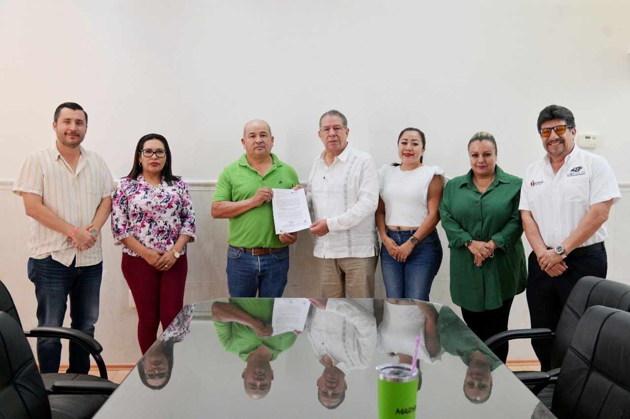 Alcalde José Manuel Pozos Castro toma protesta al Agente Municipal de Barra Norte