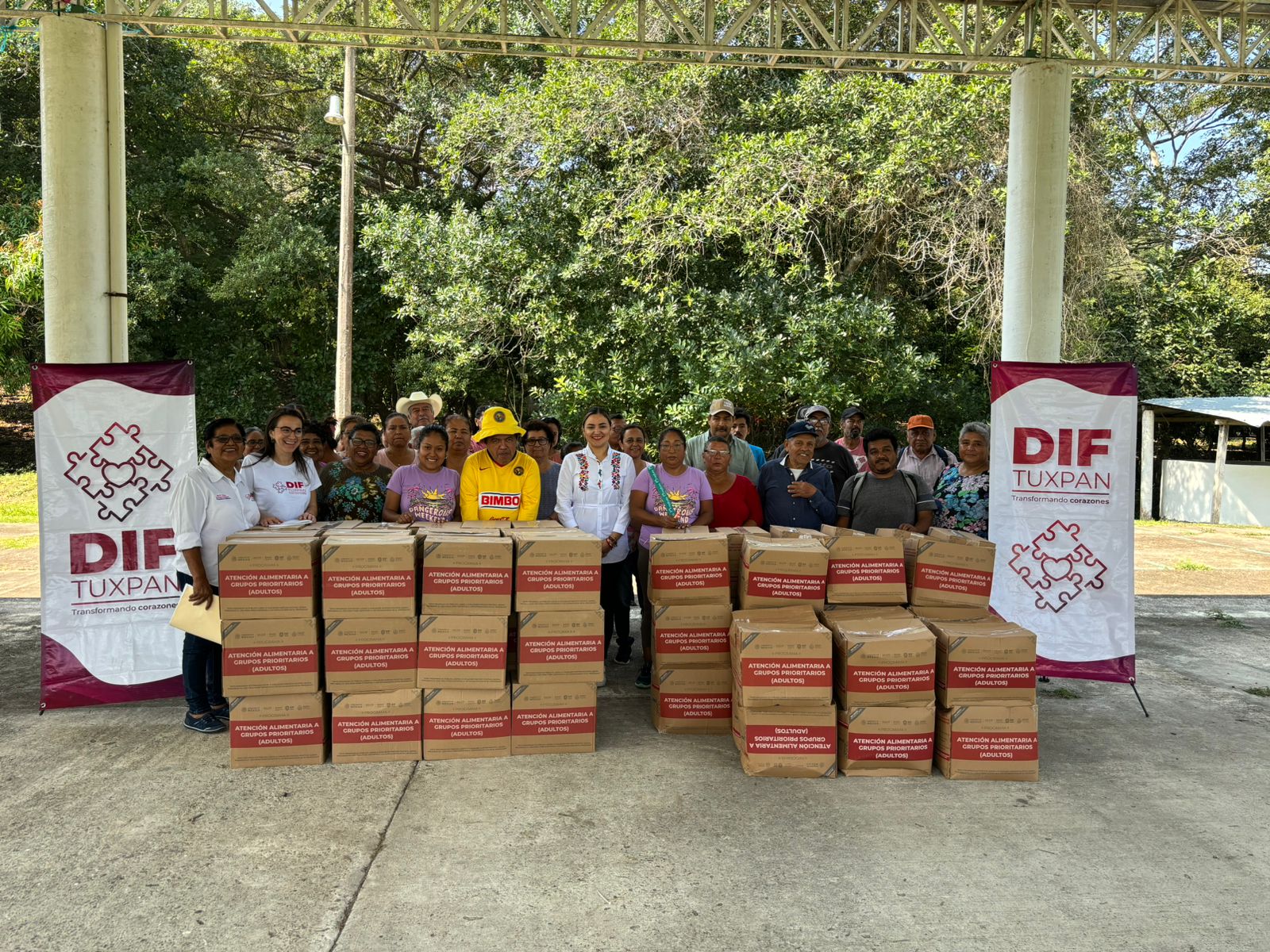 Entrega DIF Tuxpan despensas a grupos de atención prioritaria