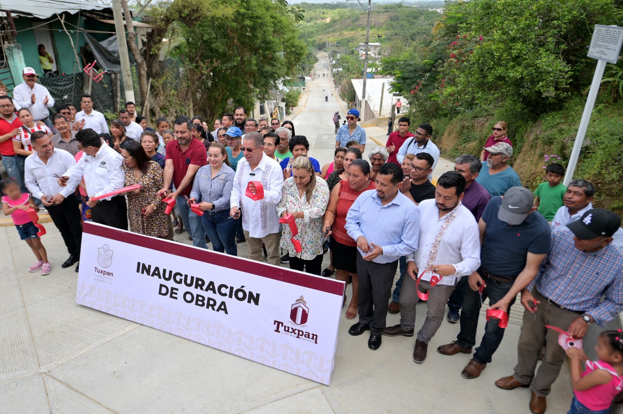 Se inauguró la pavimentación con concreto hidráulico de la calle Miguel Hidalgo, de la colonia Insurgentes