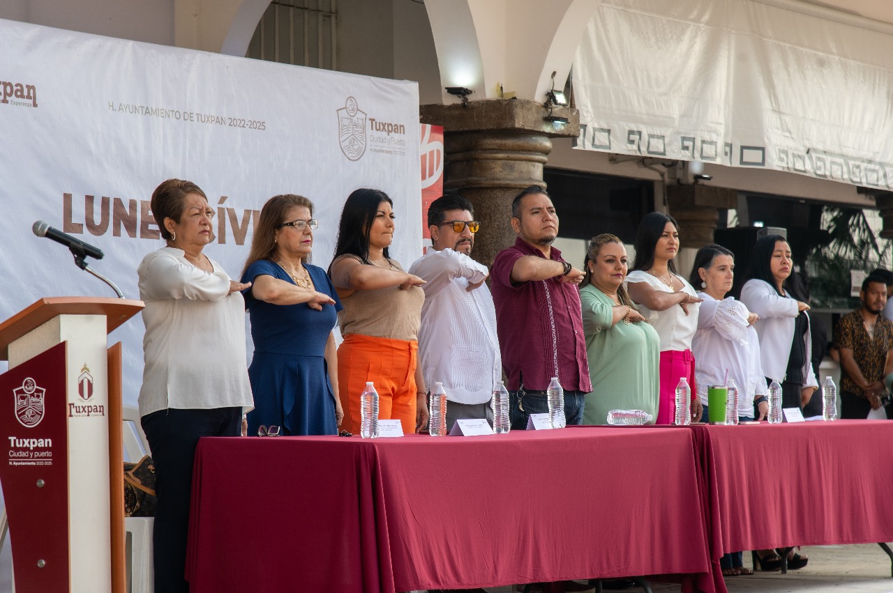 Realizan Lunes Cívico en conmemoración de la creación del Instituto Nacional de la Juventud Mexicana