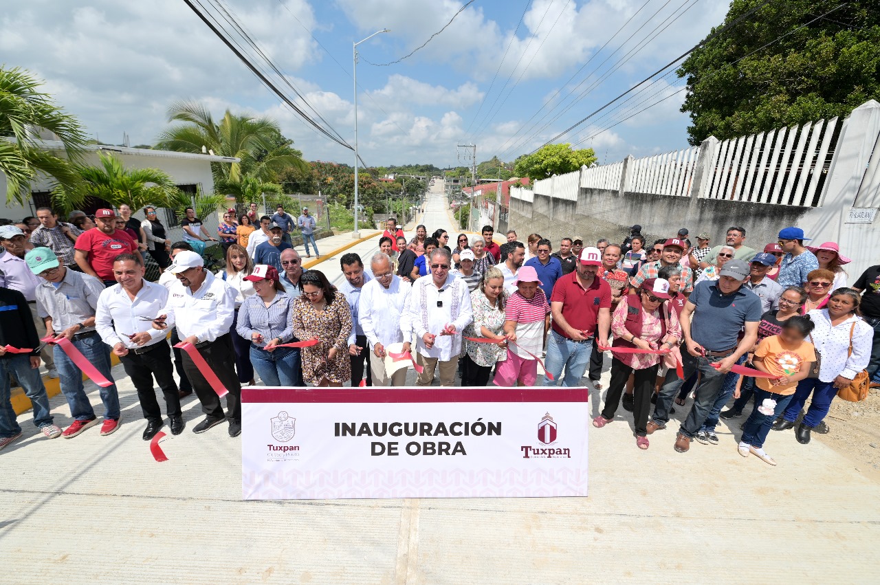 Gobierno municipal inauguró la pavimentación con concreto hidráulico de la calle Ixcóatl, de la colonia Anáhuac