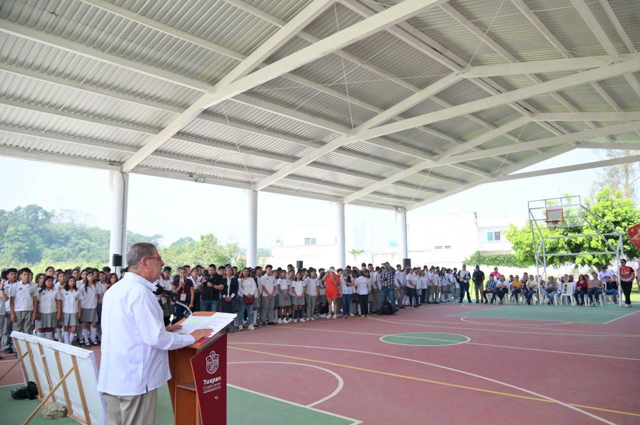 Inauguran techados en áreas de impartición de Educación Física en 2 escuelas primarias y una secundaria