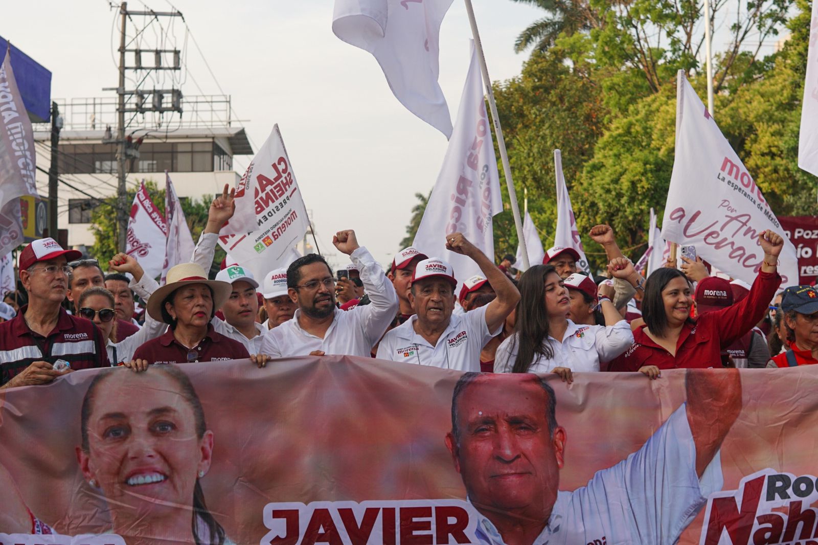 Ante miles de simpátisantes cierran campaña en Poza Rica candidatos de la 4T