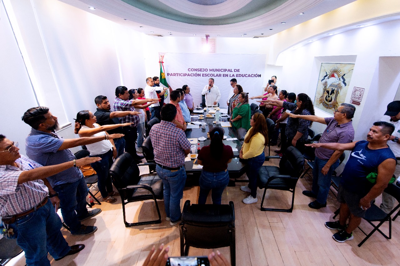 Tuxpan renovó el Consejo Municipal de Participación Social en la Educación.