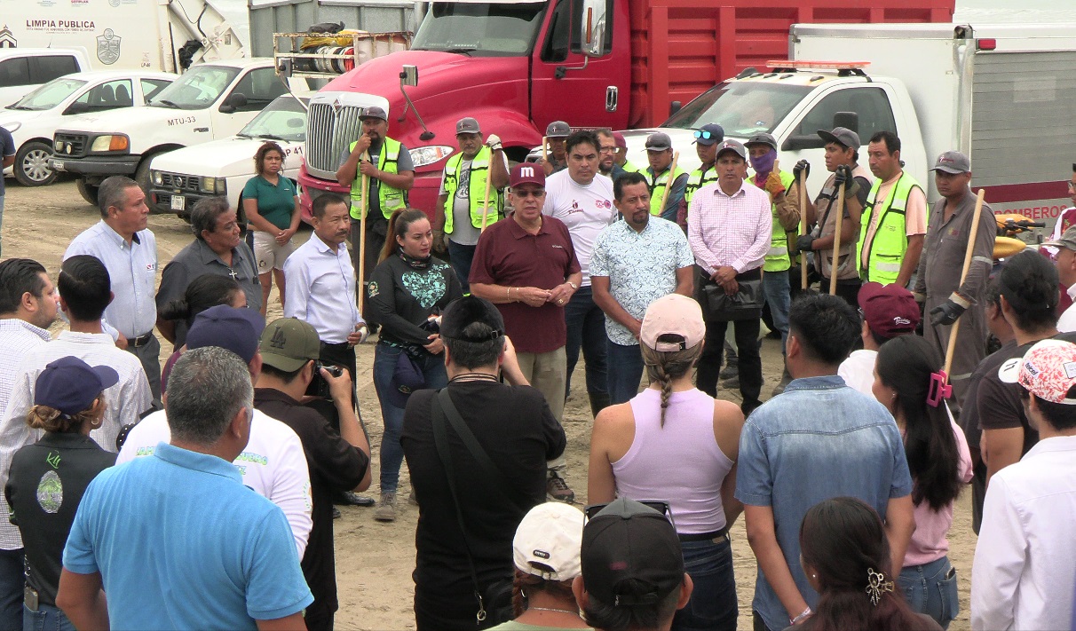 Gobierno y Sociedad Civil participaron en una intensa jornada de limpieza de playas en Tuxpan